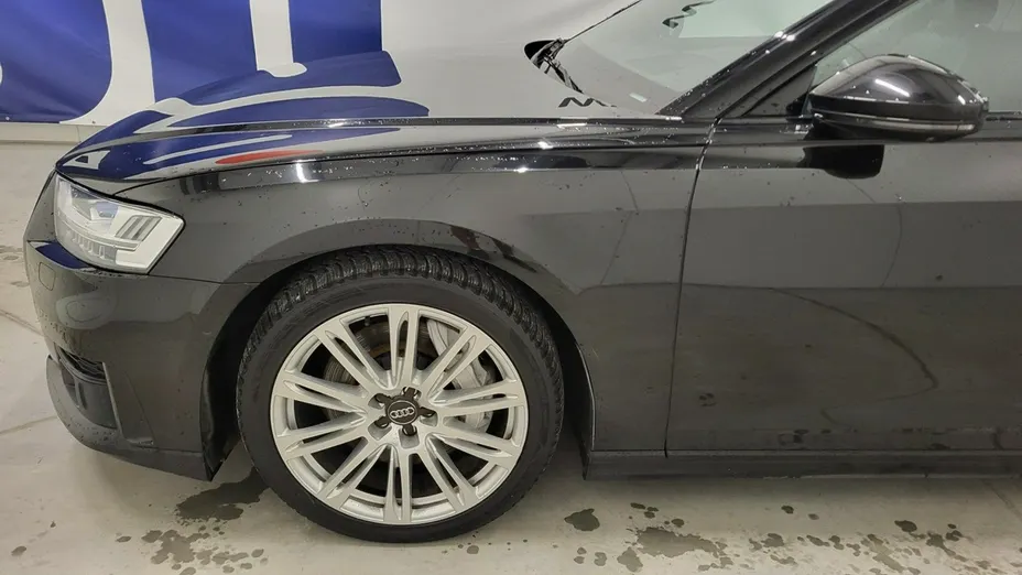 AUDI A8 -