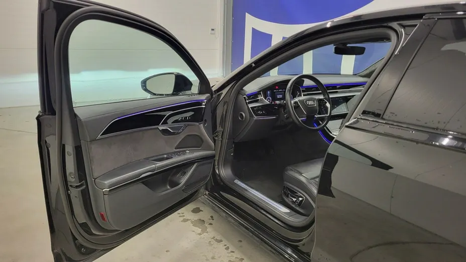 AUDI A8 -