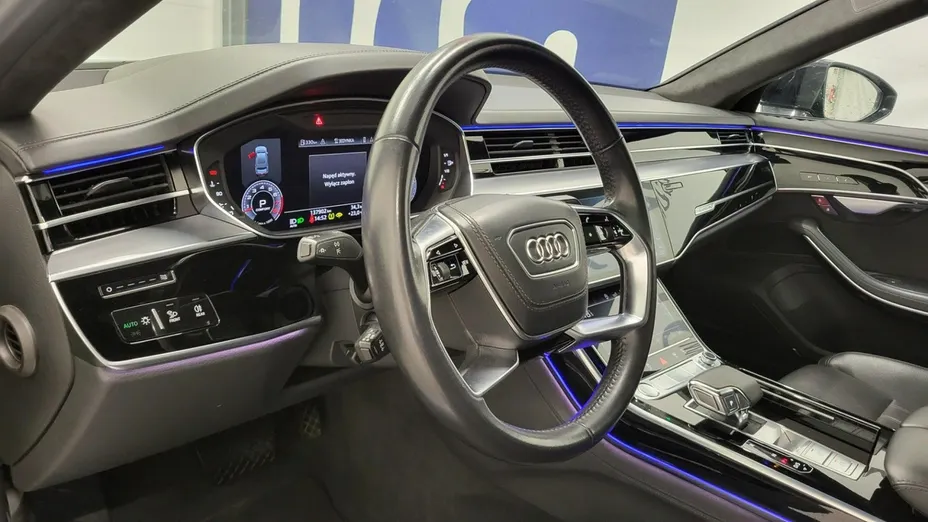 AUDI A8 -