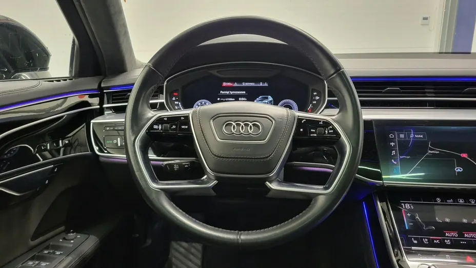 AUDI A8 -