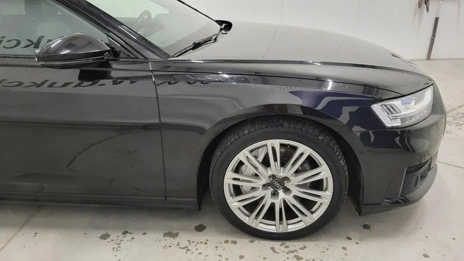AUDI A8 -