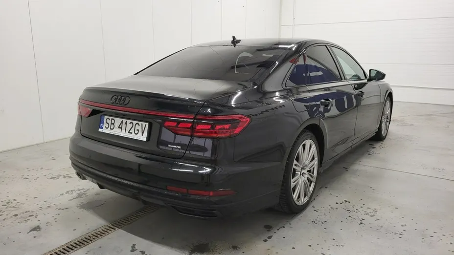 AUDI A8 -