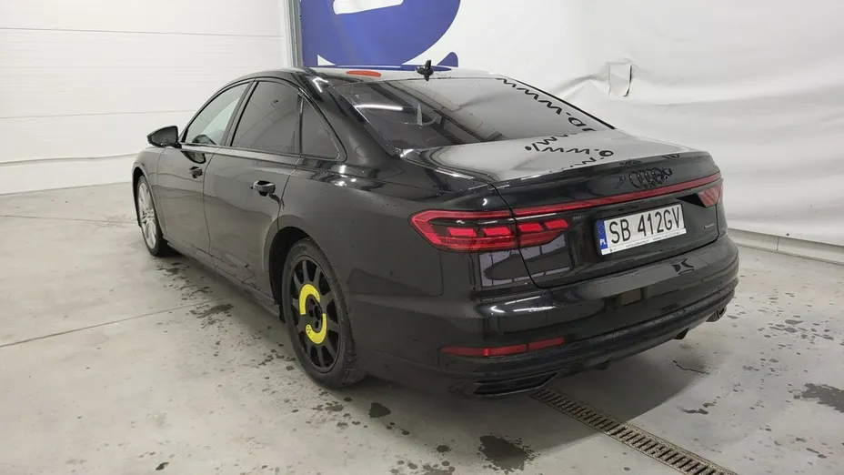 AUDI A8 -