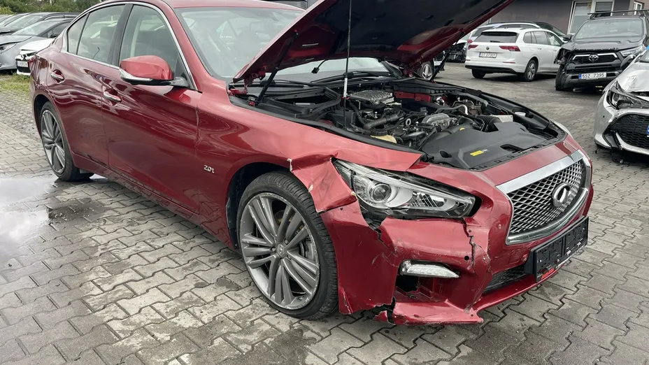 INFINITI Q50 -