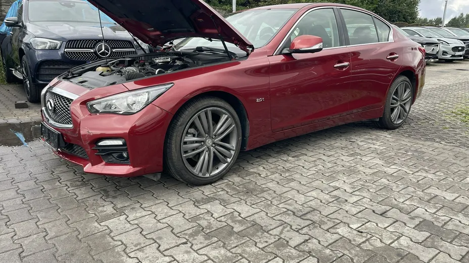 INFINITI Q50 -
