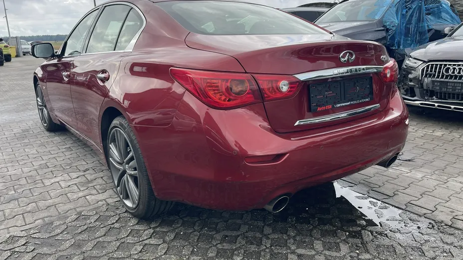 INFINITI Q50 -