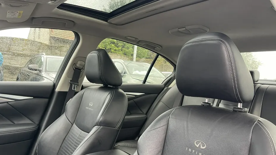 INFINITI Q50 -