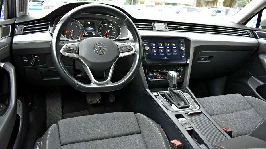 VOLKSWAGEN Passat -