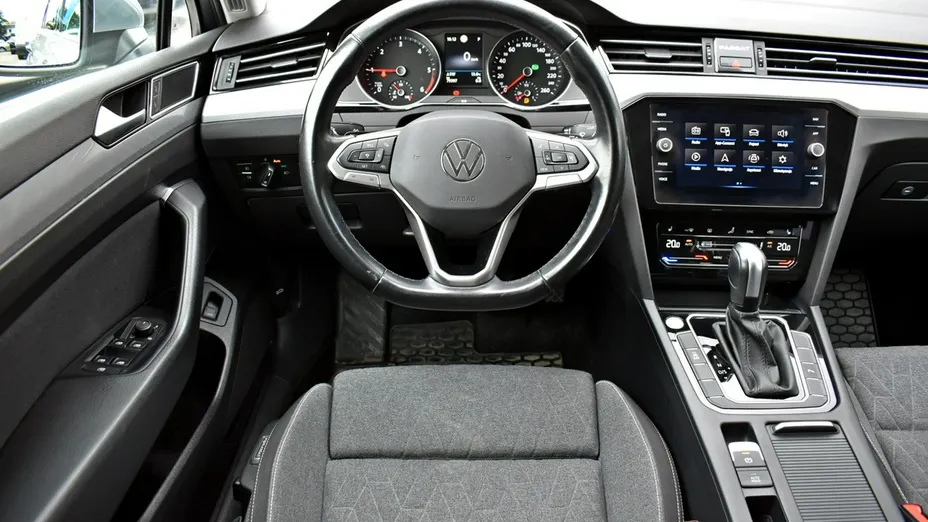 VOLKSWAGEN Passat -