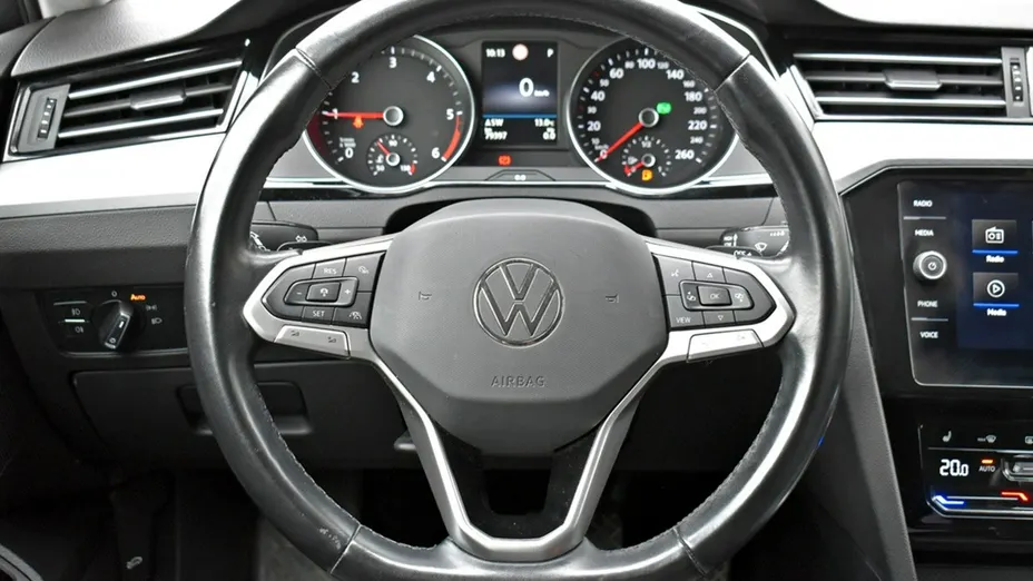 VOLKSWAGEN Passat -