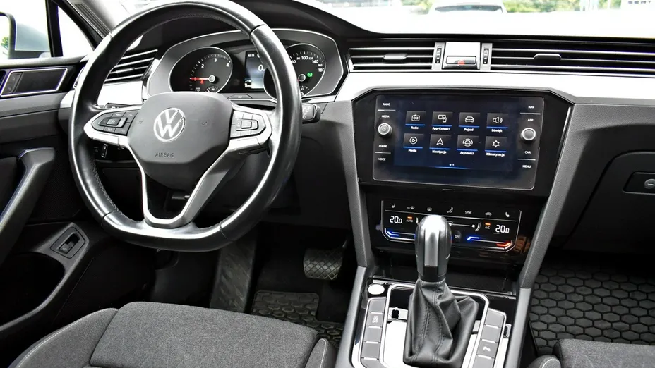 VOLKSWAGEN Passat -