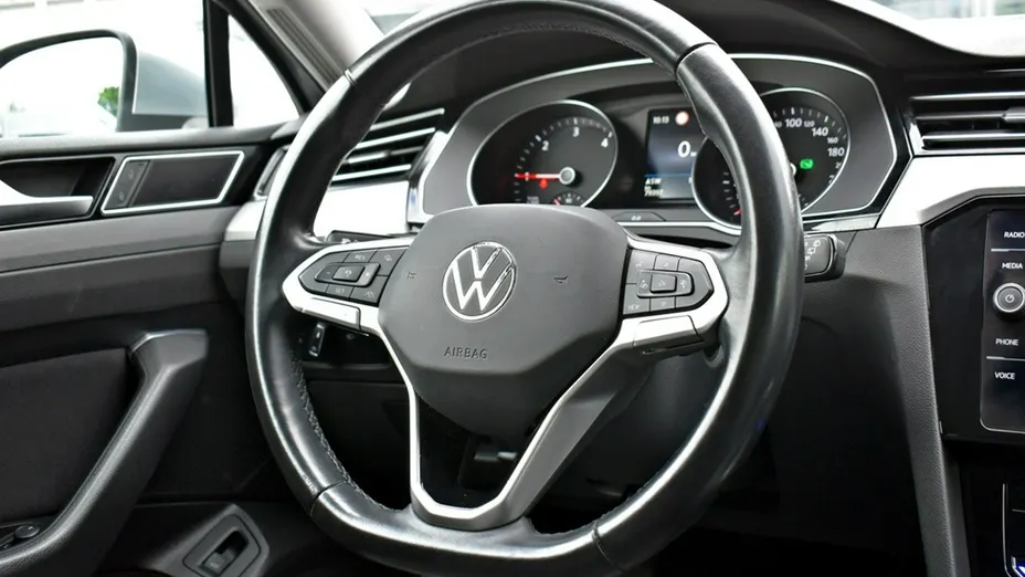 VOLKSWAGEN Passat -
