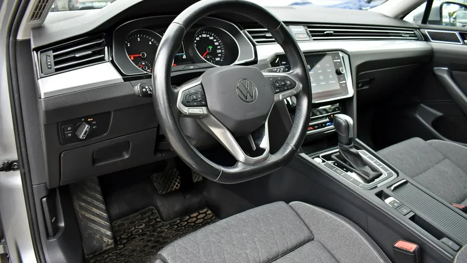 VOLKSWAGEN Passat -