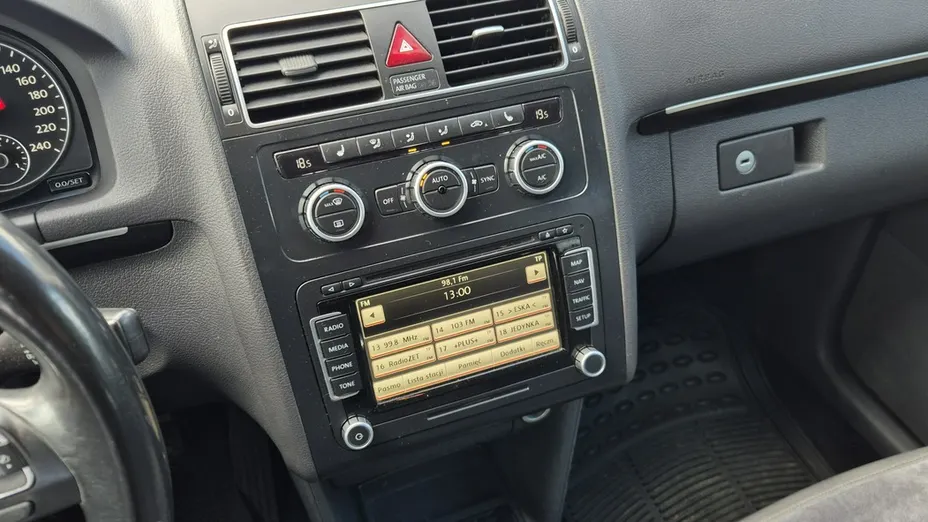 VOLKSWAGEN Touran -