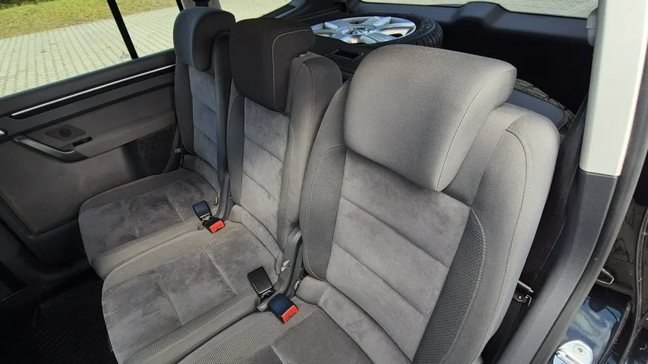 VOLKSWAGEN Touran -