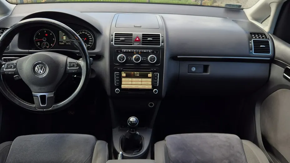 VOLKSWAGEN Touran -