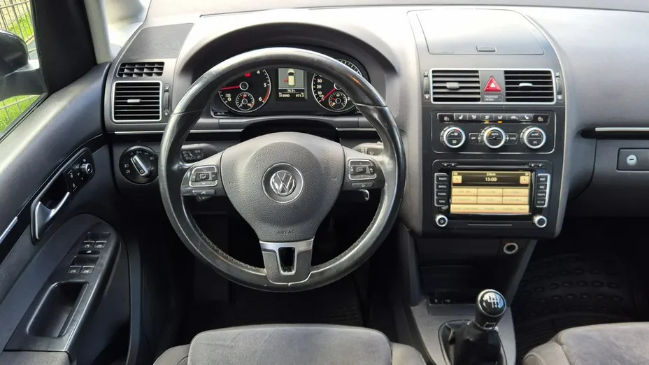 VOLKSWAGEN Touran -
