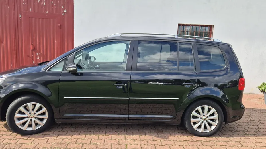 VOLKSWAGEN Touran -