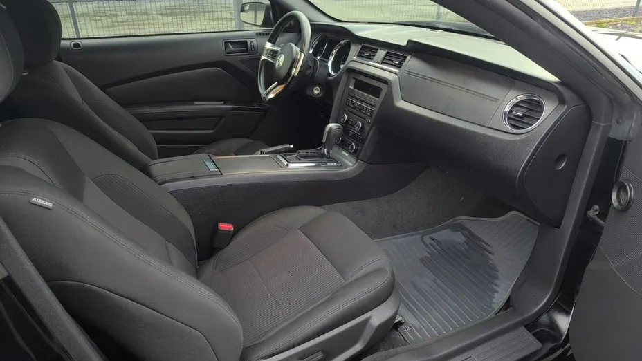 FORD Mustang -