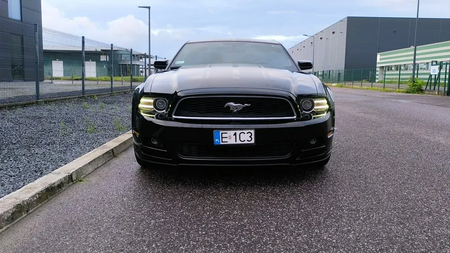 FORD Mustang -