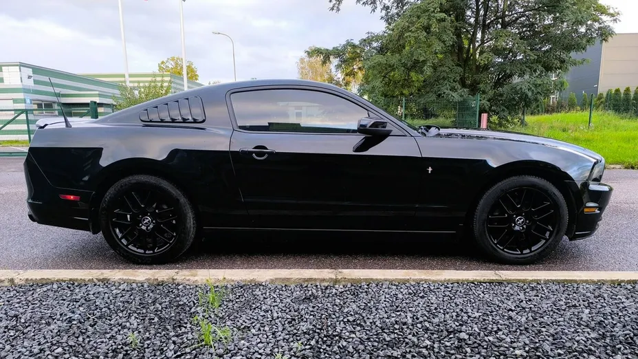 FORD Mustang -