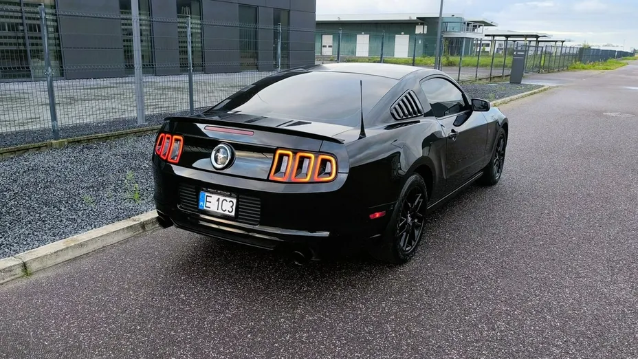 FORD Mustang -