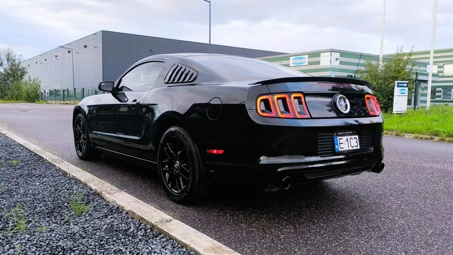 FORD Mustang -