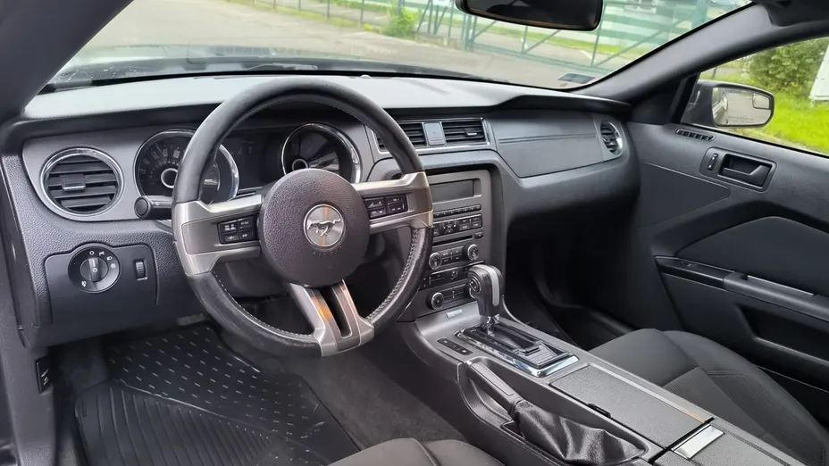 FORD Mustang -
