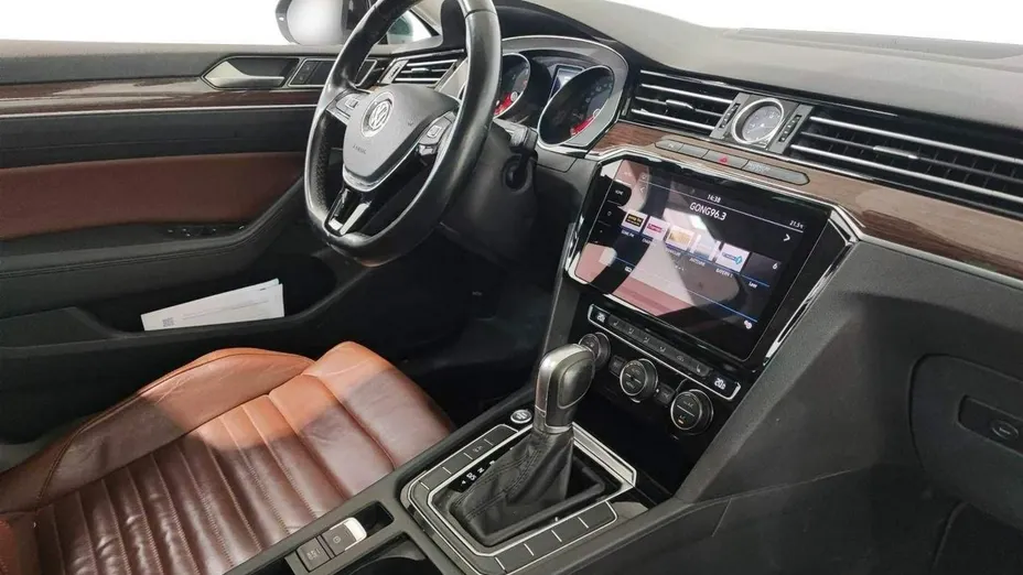 VOLKSWAGEN Passat -