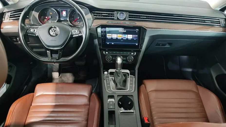 VOLKSWAGEN Passat -