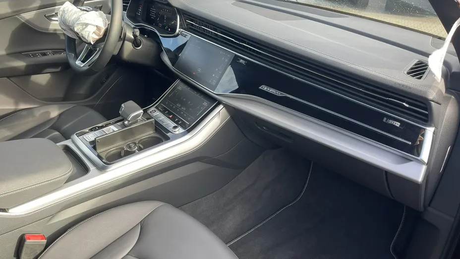 AUDI Q7 -