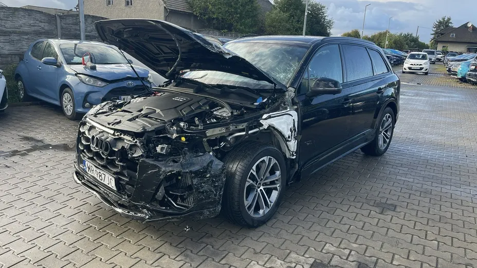 AUDI Q7 -