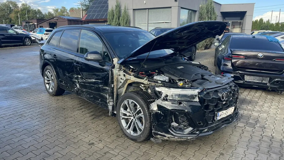 AUDI Q7 -
