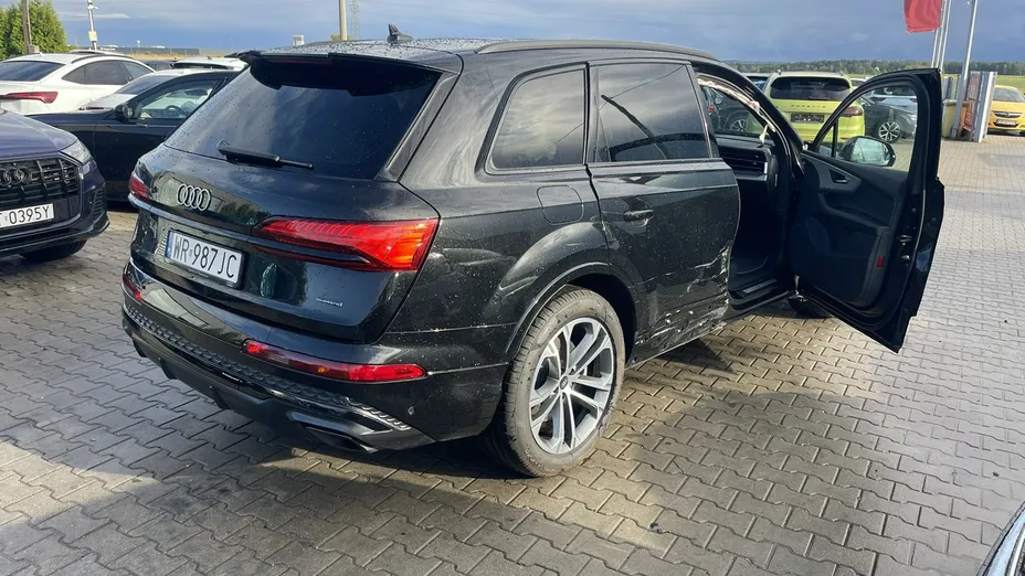 AUDI Q7 -