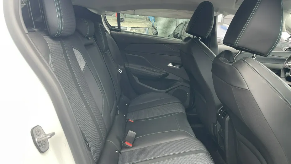 PEUGEOT 308 -