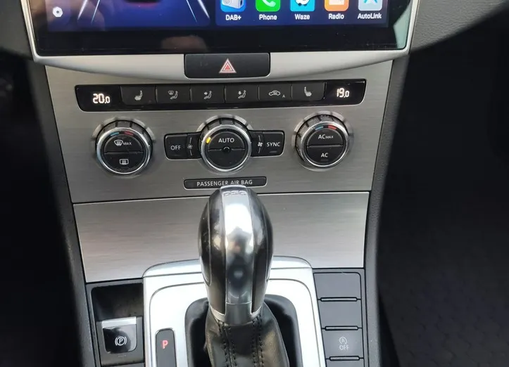VOLKSWAGEN Passat -