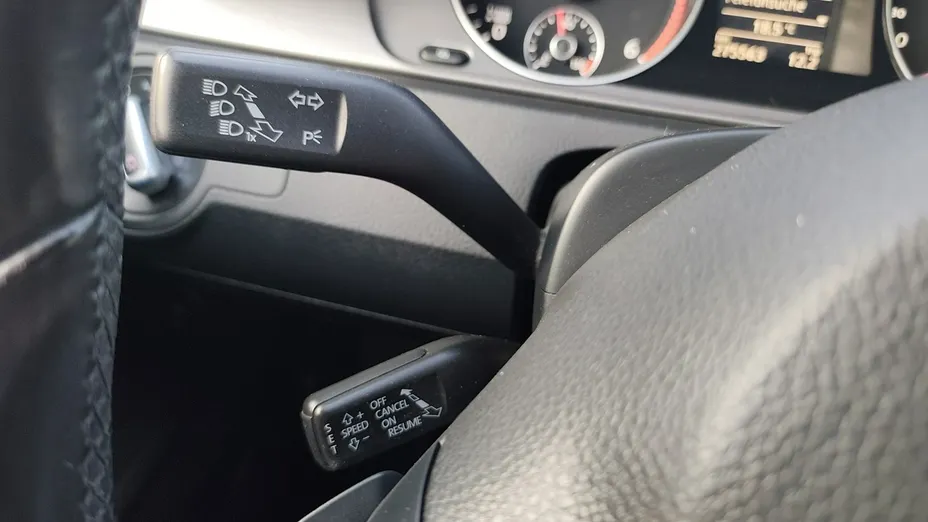 VOLKSWAGEN Passat -