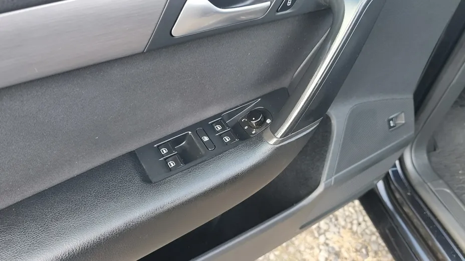 VOLKSWAGEN Passat -