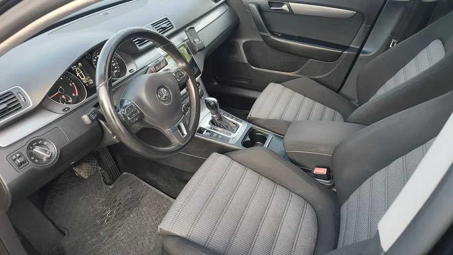 VOLKSWAGEN Passat -
