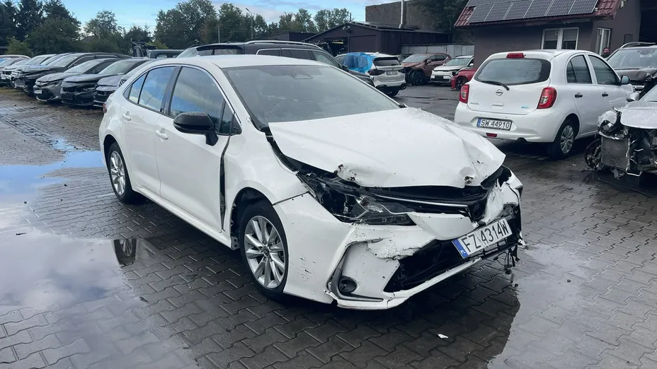 TOYOTA Corolla -