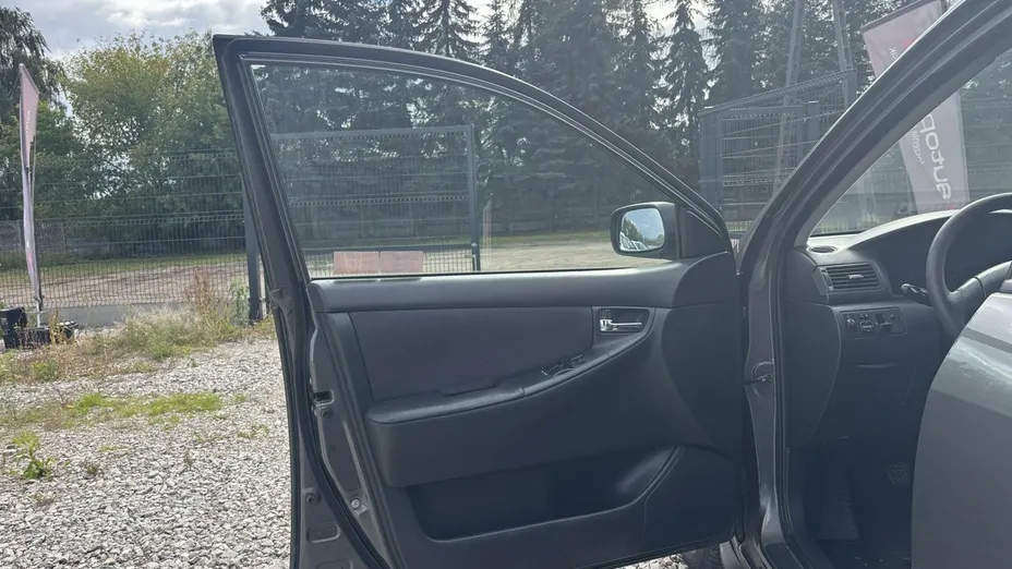 TOYOTA Corolla -