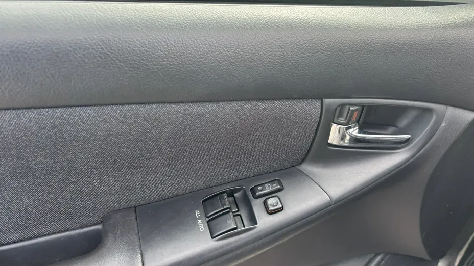 TOYOTA Corolla -