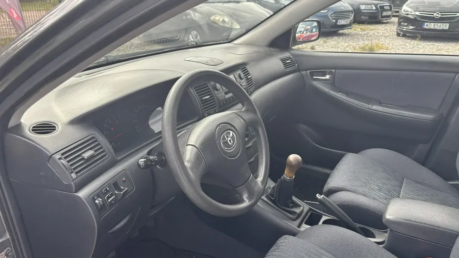 TOYOTA Corolla -