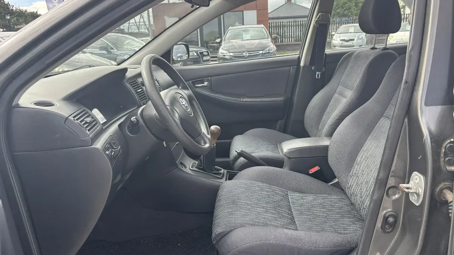 TOYOTA Corolla -