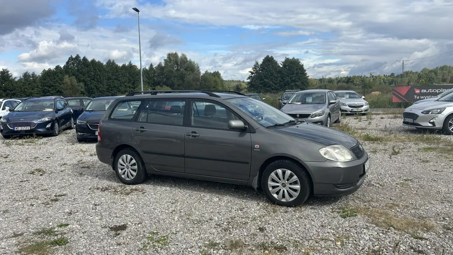 TOYOTA Corolla -