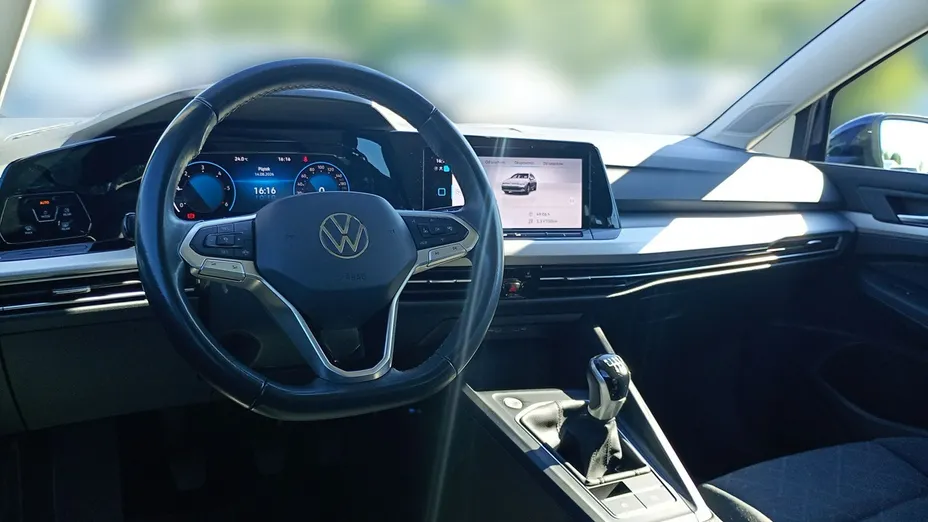VOLKSWAGEN Golf -