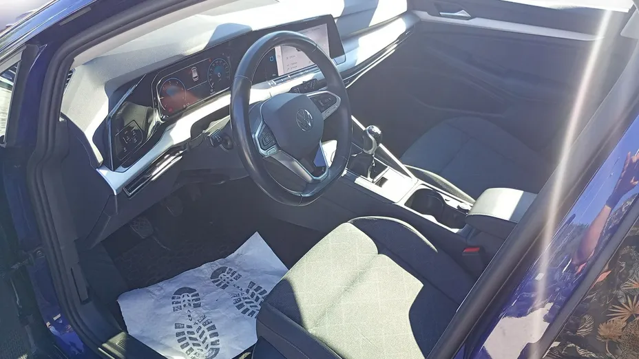 VOLKSWAGEN Golf -