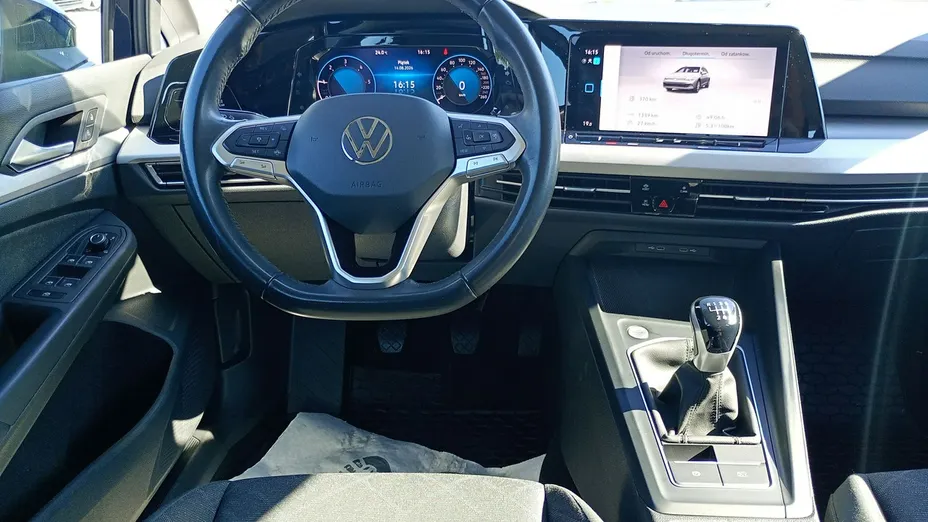 VOLKSWAGEN Golf -