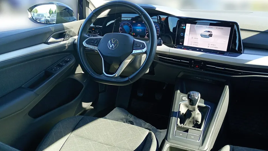 VOLKSWAGEN Golf -