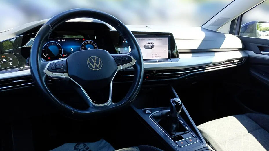 VOLKSWAGEN Golf -